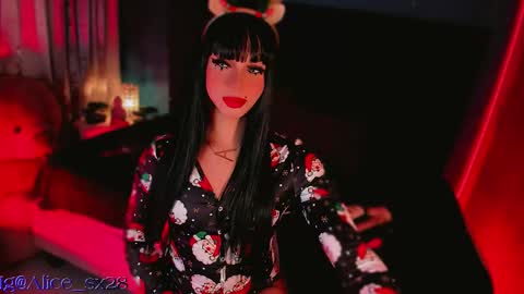 Snapshot of alicebby_bigcock19 chatting on November 30, 7:23 am Alice online show from November 30, 7:23 am