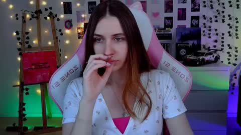 Snapshot of alicecharmy chatting on October 26, 5:35 am alicecharmy online show from October 26, 5:35 am