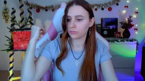 Snapshot of alicecharmy chatting on December 15, 10:52 am alicecharmy online show from December 15, 10:52 am