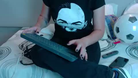 alicecoffin online show from July 2, 3:17 am