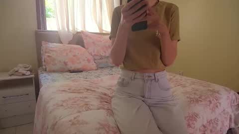 Snapshot of alicedeluca chatting on October 31, 3:35 pm Alice DeLUCA online show from October 31, 3:35 pm