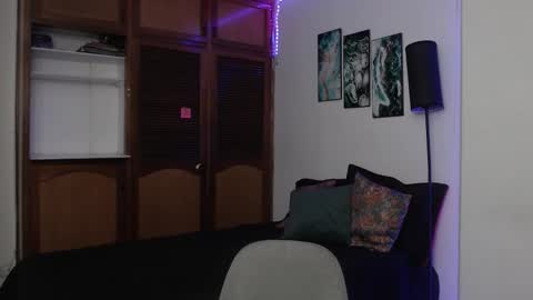 alicee_logan_ online show from October 13, 1:38 am