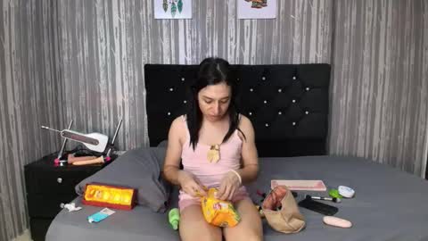 Snapshot of alicee_moonn chatting on September 24, 7:28 pm alicee_moonn online show from September 24, 7:28 pm