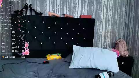 Snapshot of alicee_moonn chatting on November 6, 8:26 am alicee_moonn online show from November 6, 8:26 am