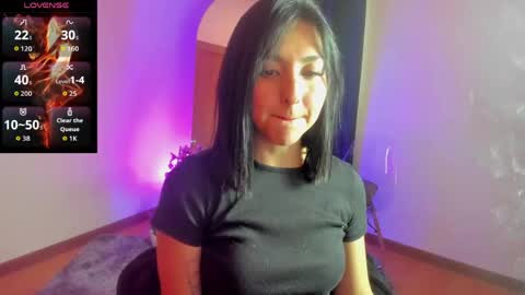 Snapshot of alicee_roos chatting on April 13, 8:14 pm Alice online show from April 13, 8:14 pm