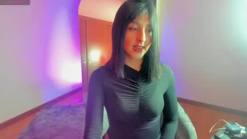 Snapshot of alicee_roos chatting on April 15, 6:37 pm Alice online show from April 15, 6:37 pm