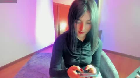 Snapshot of alicee_roos chatting on April 15, 7:58 pm Alice online show from April 15, 7:58 pm