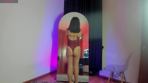 Snapshot of alicee_roos chatting on April 17, 10:18 am Alice online show from April 17, 10:18 am