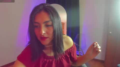 Snapshot of alicee_roos chatting on April 21, 8:34 pm Alice online show from April 21, 8:34 pm