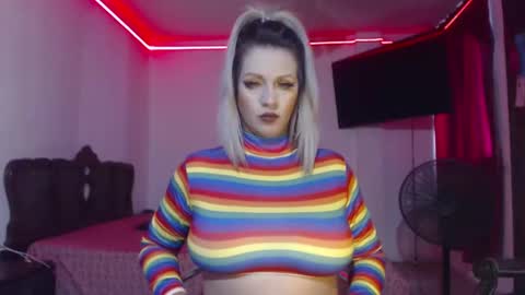 aliceesmiths online show from December 14, 1:49 pm