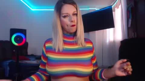 aliceesmiths online show from October 11, 12:15 pm