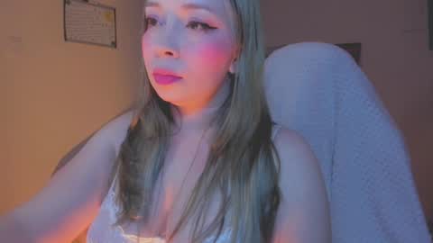 Snapshot of alicefinn chatting on February 27, 8:20 pm Dino nugget online show from February 27, 8:20 pm
