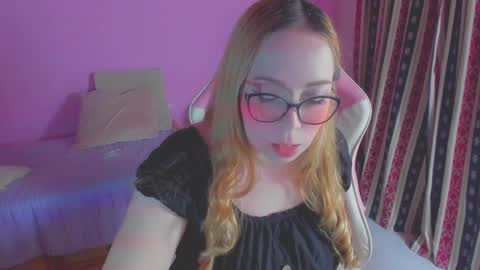 Snapshot of alicefinn chatting on September 9, 12:43 am Dino nugget online show from September 9, 12:43 am