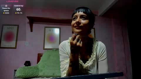 Snapshot of alicegould chatting on April 15, 10:54 pm alicegould online show from April 15, 10:54 pm