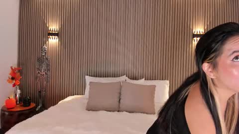 Alice  online show from October 25, 4:20 am