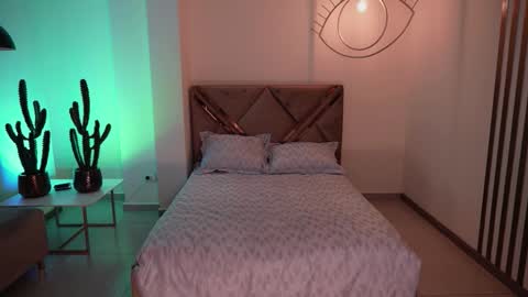 Alice online show from December 4, 5:43 pm