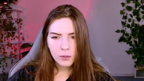 Snapshot of aliceinredsquare_ chatting on September 14, 5:17 am Alice online show from September 14, 5:17 am