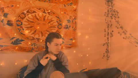 Snapshot of aliceinredsquare_ chatting on February 18, 5:14 am Alice online show from February 18, 5:14 am