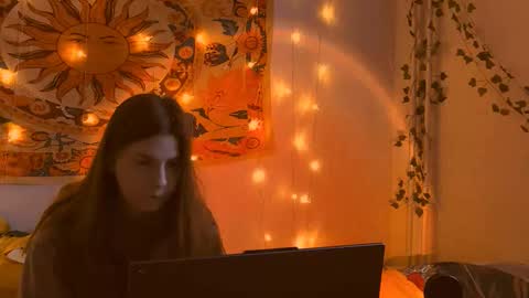 Snapshot of aliceinredsquare_ chatting on February 23, 5:05 am Alice online show from February 23, 5:05 am