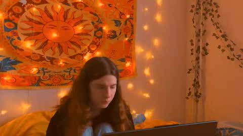 Snapshot of aliceinredsquare_ chatting on February 25, 5:28 am Alice online show from February 25, 5:28 am