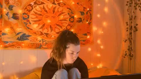 Snapshot of aliceinredsquare_ chatting on February 27, 5:40 am Alice online show from February 27, 5:40 am