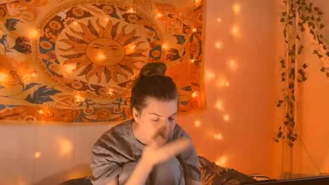 Snapshot of aliceinredsquare_ chatting on February 28, 5:19 am Alice online show from February 28, 5:19 am