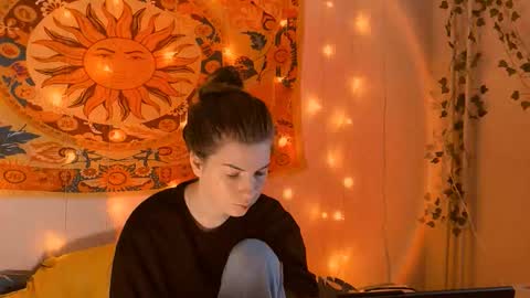 Snapshot of aliceinredsquare_ chatting on March 3, 5:13 am Alice online show from March 3, 5:13 am