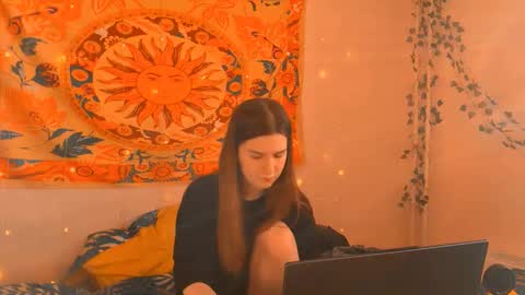 Snapshot of aliceinredsquare_ chatting on March 4, 5:24 am Alice online show from March 4, 5:24 am
