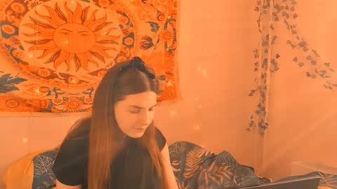 Snapshot of aliceinredsquare_ chatting on March 8, 5:11 am Alice online show from March 8, 5:11 am