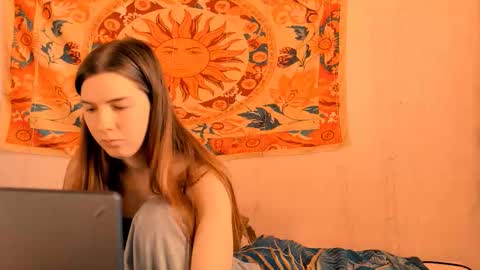 Snapshot of aliceinredsquare_ chatting on March 19, 5:11 am Alice online show from March 19, 5:11 am