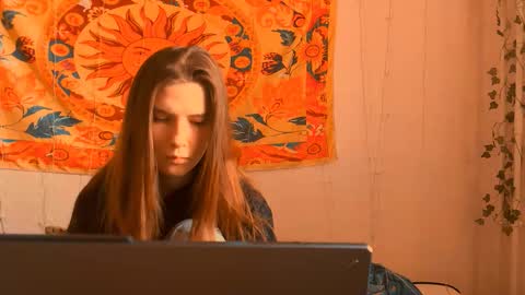 Snapshot of aliceinredsquare_ chatting on March 22, 5:11 am Alice online show from March 22, 5:11 am