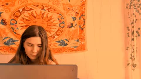 Snapshot of aliceinredsquare_ chatting on March 25, 5:46 am Alice online show from March 25, 5:46 am