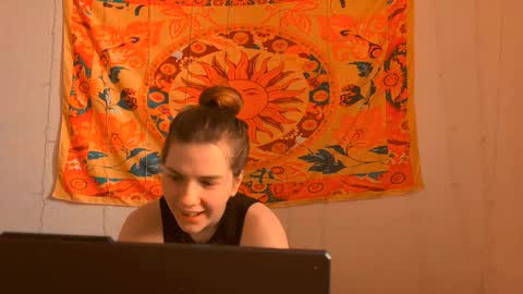 Snapshot of aliceinredsquare_ chatting on March 27, 5:13 am Alice online show from March 27, 5:13 am