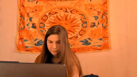 Snapshot of aliceinredsquare_ chatting on March 28, 5:07 am Alice online show from March 28, 5:07 am