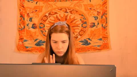 Snapshot of aliceinredsquare_ chatting on March 30, 5:08 am Alice online show from March 30, 5:08 am