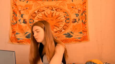 Snapshot of aliceinredsquare_ chatting on April 1, 5:08 am Alice online show from April 1, 5:08 am
