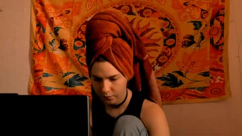 Snapshot of aliceinredsquare_ chatting on May 30, 5:15 am Alice online show from May 30, 5:15 am