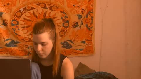 Snapshot of aliceinredsquare_ chatting on June 4, 5:24 am Alice online show from June 4, 5:24 am