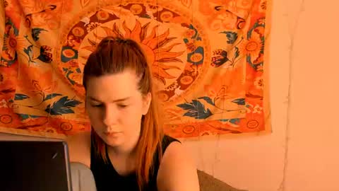 Snapshot of aliceinredsquare_ chatting on June 12, 5:17 am Alice online show from June 12, 5:17 am