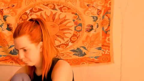 Snapshot of aliceinredsquare_ chatting on June 13, 5:38 am Alice online show from June 13, 5:38 am