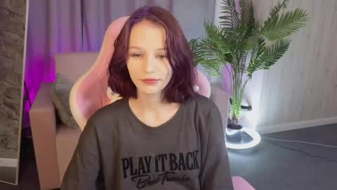 Snapshot of alicekruze chatting on May 31, 1:36 am alicekruze online show from May 31, 1:36 am