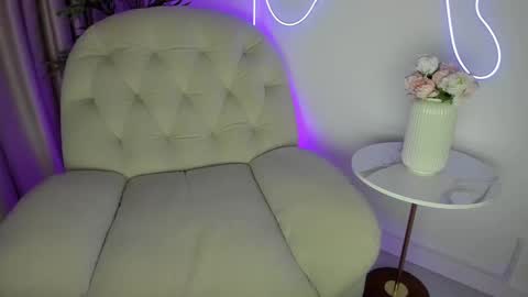 AliceLevine online show from November 24, 5:18 am