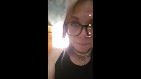 Snapshot of aliceliddell710 chatting on February 14, 12:40 am Alice Liddell online show from February 14, 12:40 am