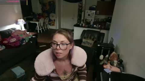 Snapshot of aliceliddell710 chatting on March 25, 3:01 am Alice Liddell online show from March 25, 3:01 am