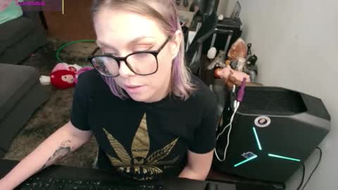 Snapshot of aliceliddell710 chatting on April 2, 8:17 pm Alice Liddell online show from April 2, 8:17 pm
