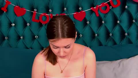 Snapshot of alicemoreno chatting on February 14, 6:51 pm alicemoreno online show from February 14, 6:51 pm