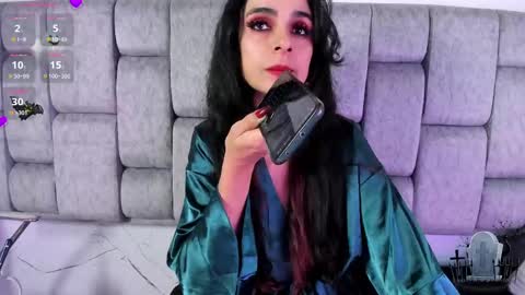 Snapshot of alicenoir_ chatting on March 11, 3:34 pm alicenoir_ online show from March 11, 3:34 pm