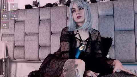 Snapshot of alicenoir_ chatting on November 18, 11:15 pm alicenoir_ online show from November 18, 11:15 pm