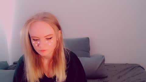 Snapshot of alicenya chatting on April 28, 5:34 am Alice online show from April 28, 5:34 am