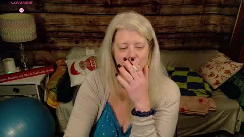 Snapshot of alicescuriosity chatting on December 14, 6:46 am Alices Curiosity online show from December 14, 6:46 am